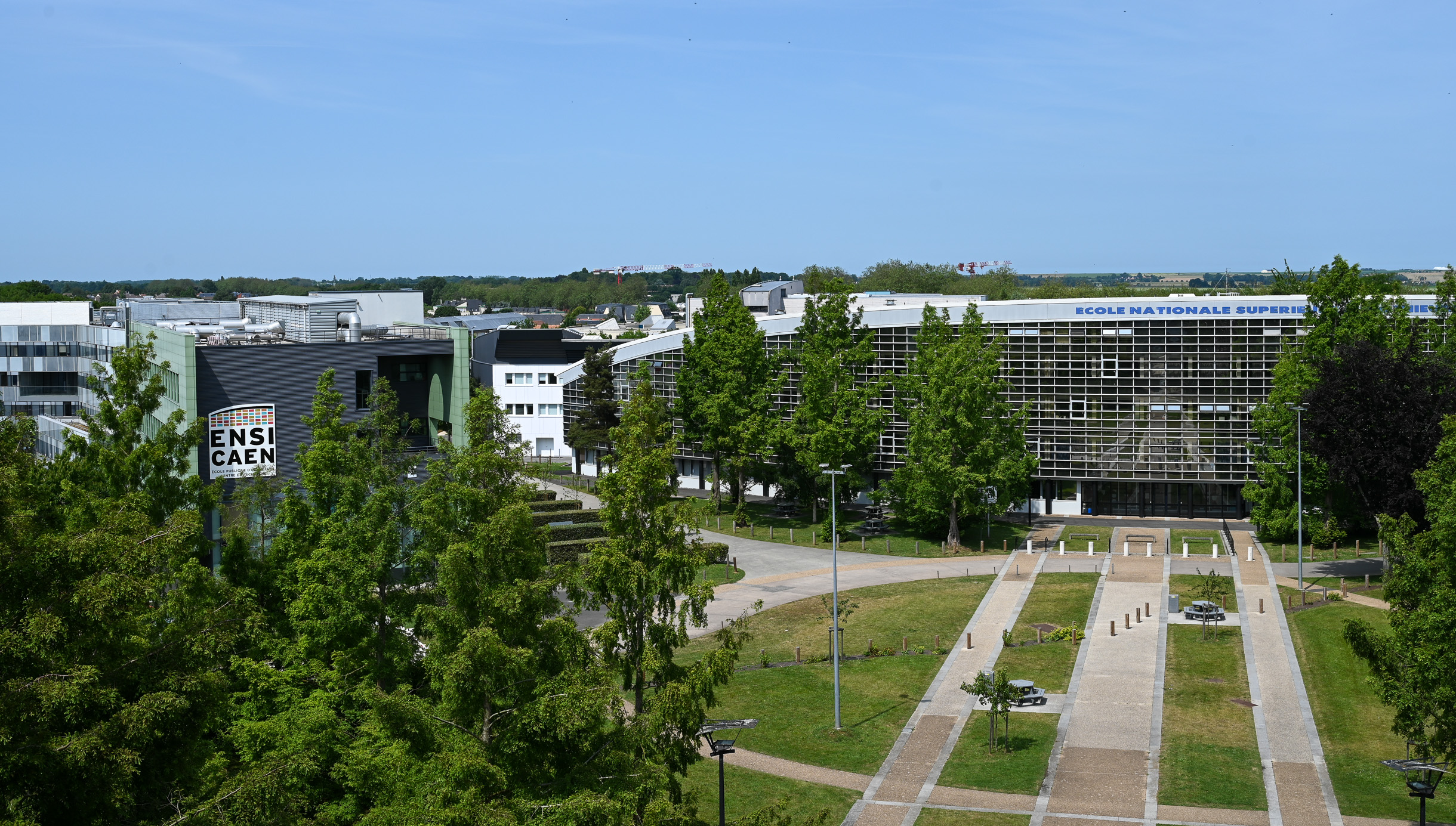 Espaces verts sur un campus de l’ENSICAEN